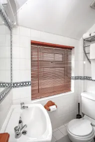 Trivelles Waterhall Country Gatwick Hotel & airport parking - Baño