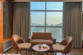  Hotel Aurelia Inn Near Airport Road-Amity University Sector 82 Mohali Chandigarh  - Vista do quarto