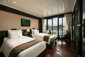 Lily Cruise  - Camera