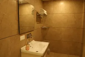 Sona Pristine Hotel And Resort - Bathroom