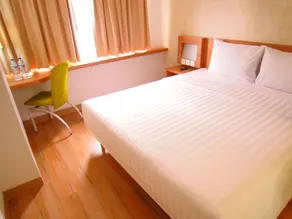 Whiz Hotel Cikini Jakarta - Chambre