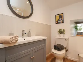 Rose Cottage - Bathroom