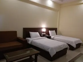 Hotel Sravasti Residency - Essbereich im Zimmer