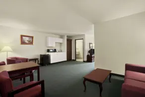 Days Inn & Suites by Wyndham Romeoville - Chambre