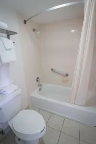 University Inn & Suites - Salle de bain