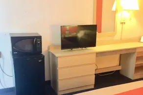 Red Carpet Inn - Room