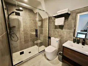 StarLand Stays - Bathroom
