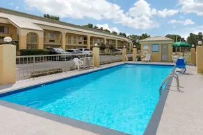 Quality Inn McComb - Pool