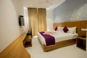HOTEL VARDHA Inn - Room