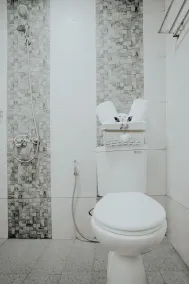 DPARAGON POGUNG F - Bathroom