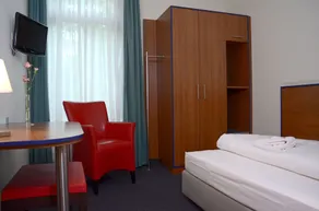Hotel & Apartments Fürstenhof am Bauhaus - Room