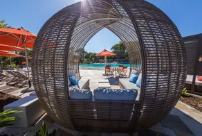 Elements Of Byron - Pool