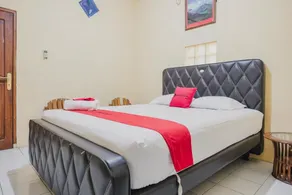 RedDoorz Syariah near Stadion Maulana Yusuf - Chambre