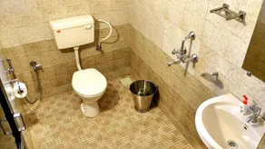 Nirvaah Apartment Siolim - Bathroom
