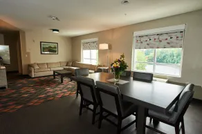 Holiday Inn & Suites Philadelphia W - Drexel Hill by IHG - Chambre