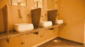 Bed & Bread Dormitory - Bathroom