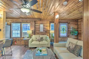 Screened Porch & Grill: Waterfront Landrum Cottage - Interiør