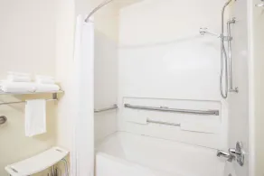 Super 8 by Wyndham Radford VA - Salle de bain