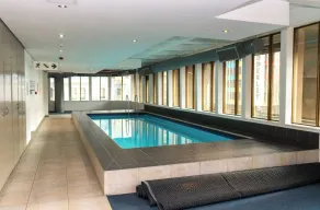 Luxurious city center apartment plus Heated pool - Piscine