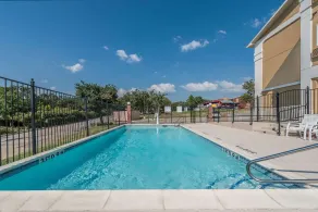 Super 8 by Wyndham Denton - Piscine