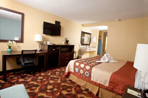 Super 8 by Wyndham Wichita Airport West Kellogg - Vue de la chambre