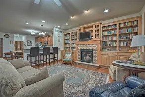 Lake Michigan Waterfront Home: 1 Mile to Downtown! - Interiör