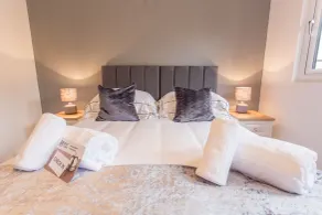 Modern Comfortable 2 & 3 Bed Apartments, Free Parking, Wifi, Headington, Close to Hospitals, Science Park & Brookes University - Habitación