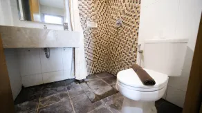 Spacious 3Br Apartment Connected To Cito Mall At Aryaduta Residence Surabaya - Bathroom