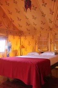 Five Five Restaurant and Guest Tent- Glamping - Zimmer