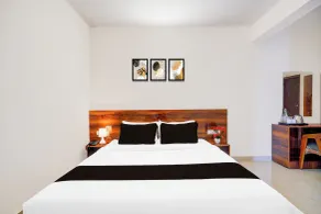 Super Townhouse Hebbal Dasarahalli Formerly Otium Suites - Room