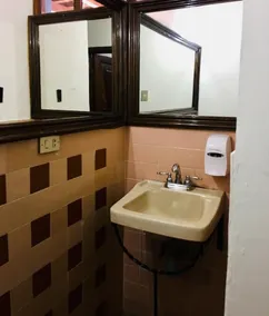 Dionisio Inn - Bathroom