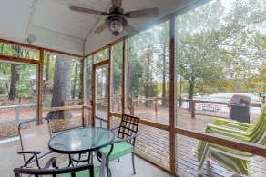 2BR Lakefront Lake Murray Home w/ Dock & Deck - Innenbereich