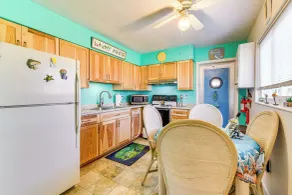 Pet-Friendly Bradenton Home 1.5 Mi to Cortez Beach - Interior