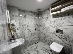 Hotel Prima - Baño