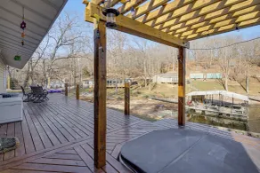 Lake Ozarks Home w/ Deck, Dock & Hot Tub - Interiør