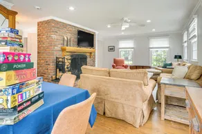 Pool, Gardens & Hot Tub: Luxe Sandy Hook Home! - Intérieur