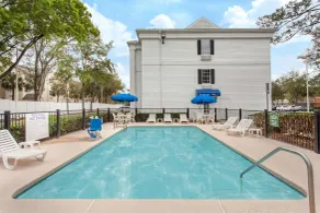 Baymont by Wyndham Jacksonville/Butler Blvd - Piscine