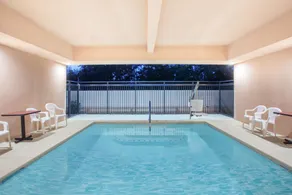 Ramada by Wyndham Fresno Northwest - Piscine