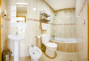 Hotel Arce - Bathroom