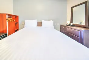 GO2 Gloucester Hotel by OYO - Habitación