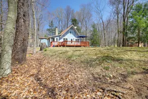 Walk to Beach: Pocono Lake Cabin w/ Pool Access! - Interiör