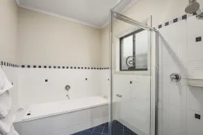MG Delux Apartment - Bathroom