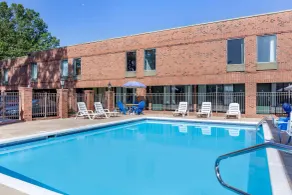 Days Inn & Suites by Wyndham Rocky Mount Golden East - Piscine