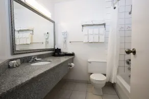 Tower Inn & Suites - Badeværelse