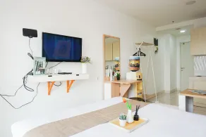 Comfortable Living Studio At Apartment Sentul Tower - Værelse