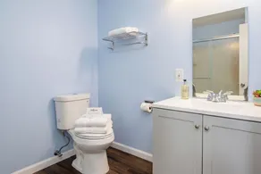 Express Inn Near Columbus Airport - Bathroom
