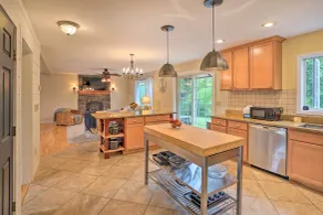 Lakefront Homer Abode w/ Patio & Backyard! - Innvendig