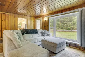 5 MI to Otter Lake: Home w/ Fire Pit & Yard - Innenbereich