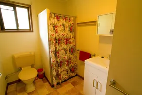 Lake Eacham Tourist Park & Self Contained Cabins - Bad