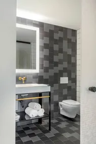 Cambria Hotel Boston Downtown - Seaport - Baño